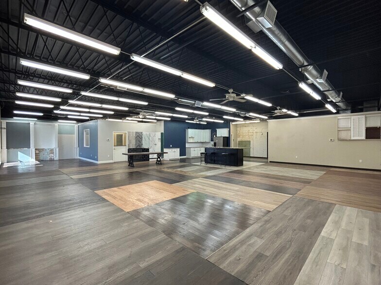 More Photos Of 1109 Dallas Dr, Denton General Retail For Lease