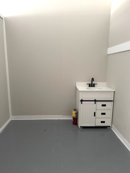 More Photos Of 405 US Highway 80 W, Pooler Storefront For Lease