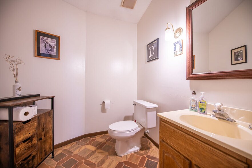 More Photos Of 411 W Canal St, Malvern General Retail For Sale