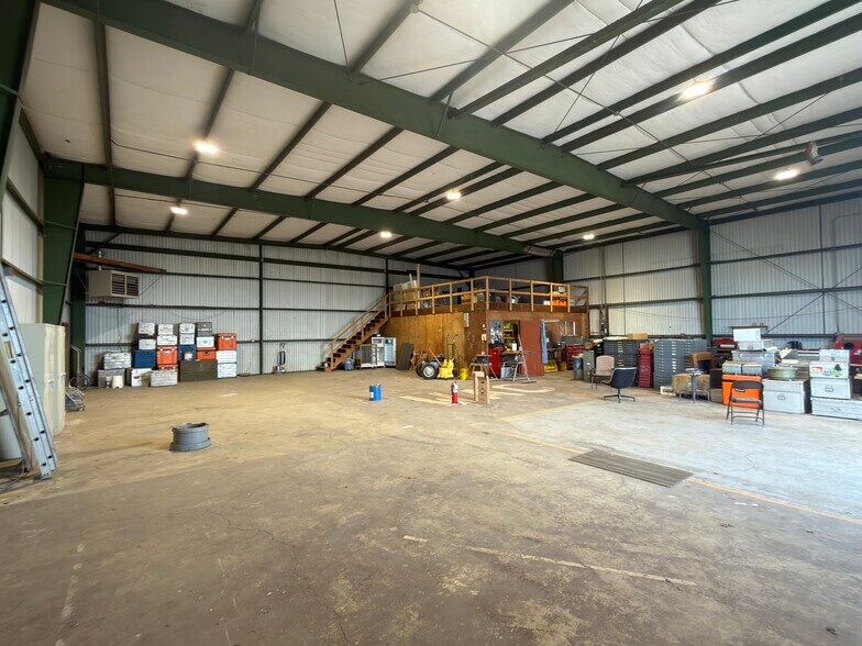 More Photos Of 28723 Grumman dr, Eugene Airplane Hangar For Sale