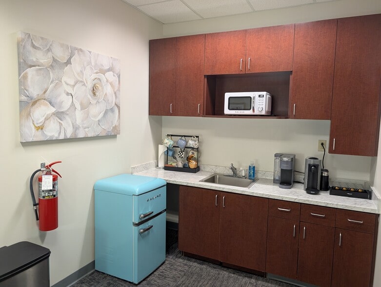 More Photos Of 3701 NW Cary Pky, Cary Medical For Lease