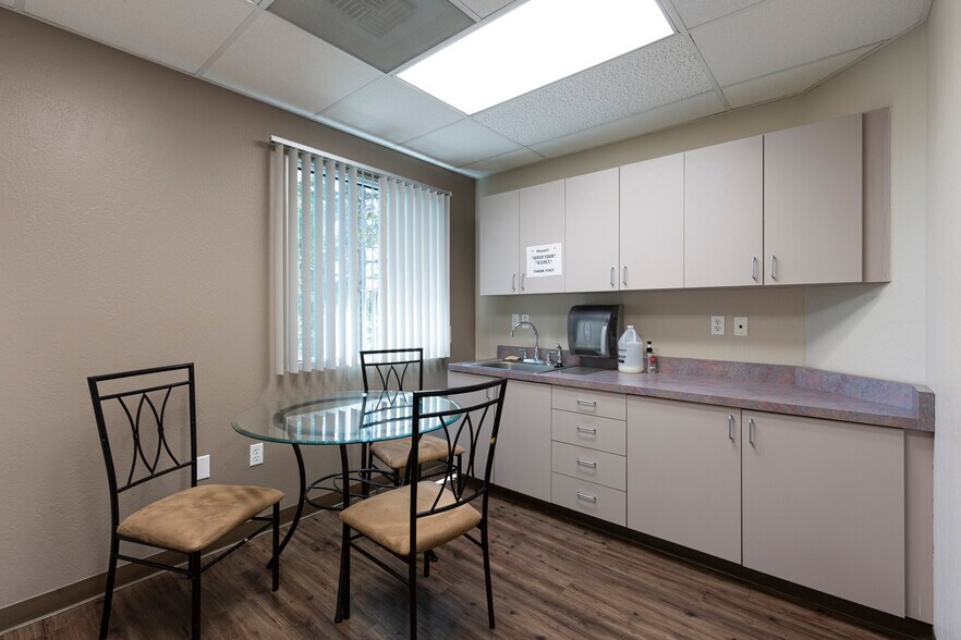 More Photos Of 1600 Creekside Dr, Folsom Medical For Lease