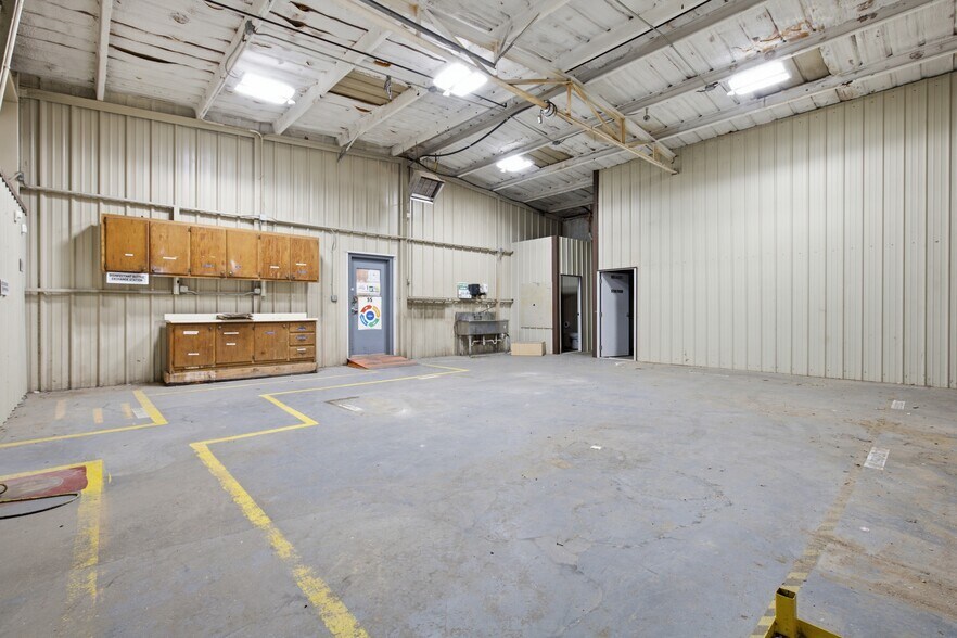 More Photos Of 1300 N Broadway Ave, Ada Warehouse For Sale