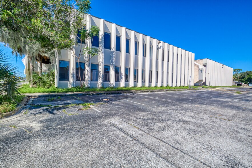 More Photos Of 6501 Arlington Expy, Jacksonville Office Residential For Lease