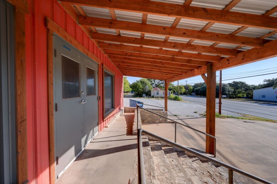 More Photos Of 1301 & 1307 Main St, Blanco Light Distribution For Sale