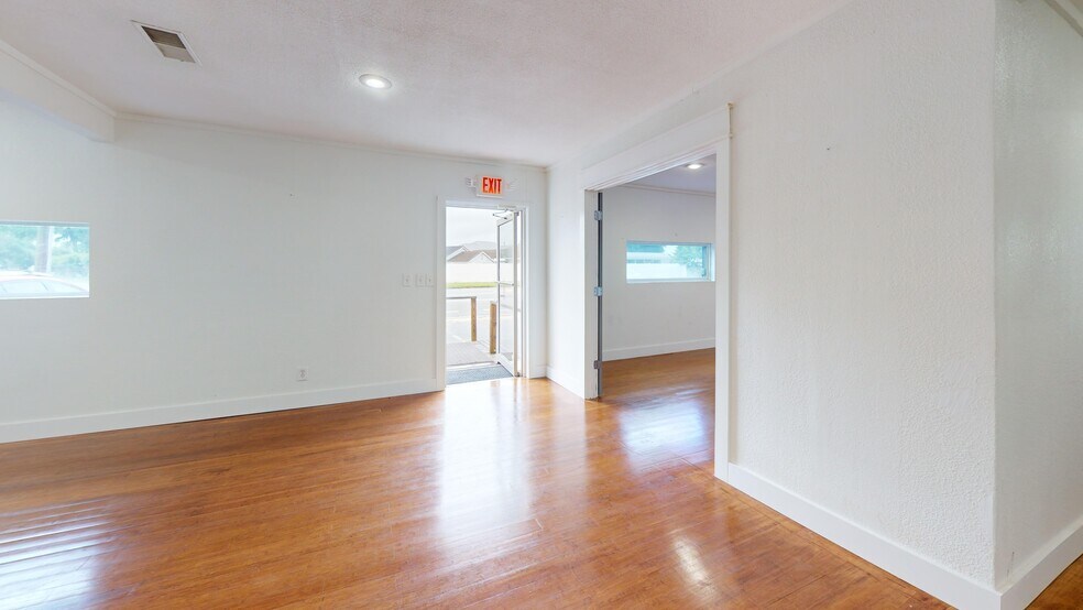 More Photos Of 3480 Barrancas Ave, Pensacola Freestanding For Lease