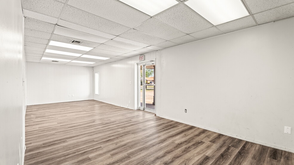 More Photos Of 8720 S Penn Ave, Oklahoma City Office For Sale