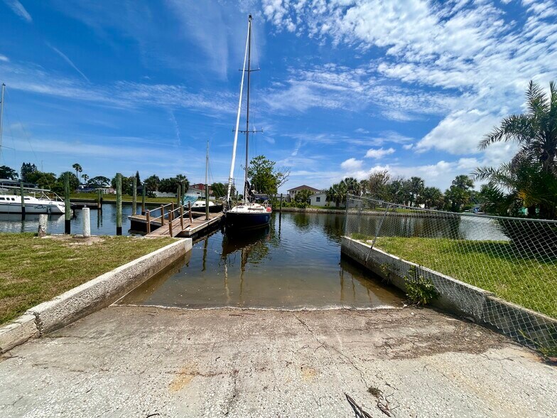 More Photos Of 6501 Boatyard Dr, Hudson Specialty For Sale