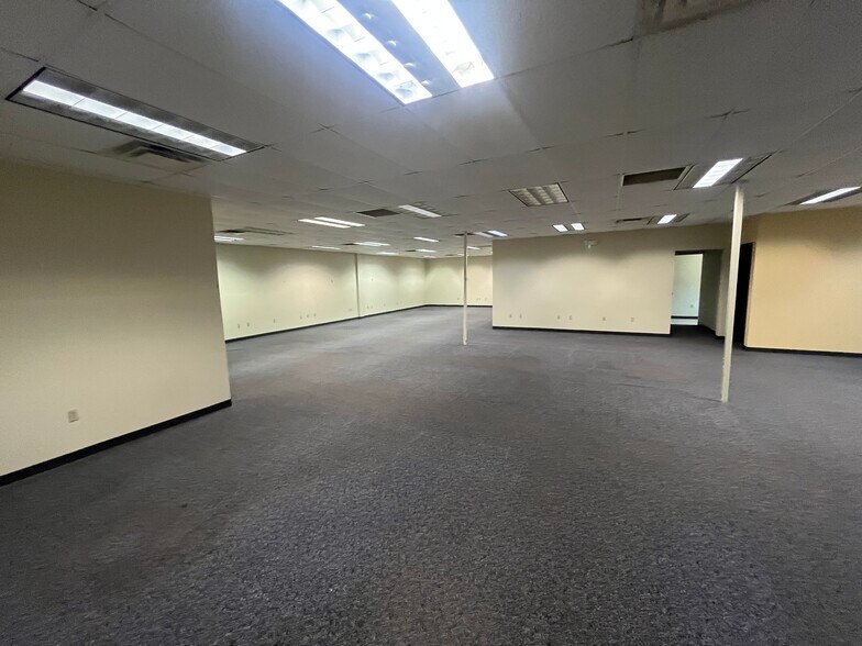 More Photos Of 2401 Chicago St, Valparaiso Telecom Hotel Data Hosting For Lease