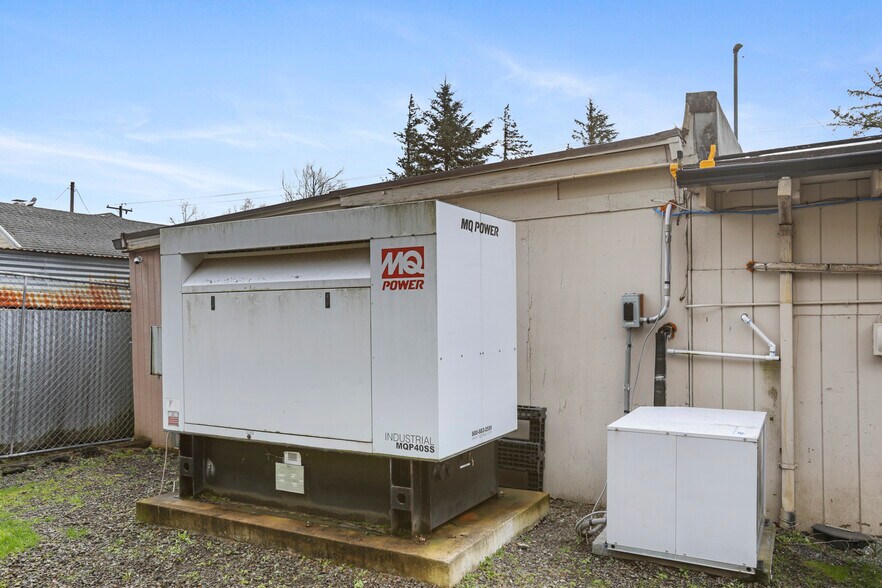 More Photos Of 31815 E Historic Columbia RI Hwy, Troutdale Convenience Store For Sale