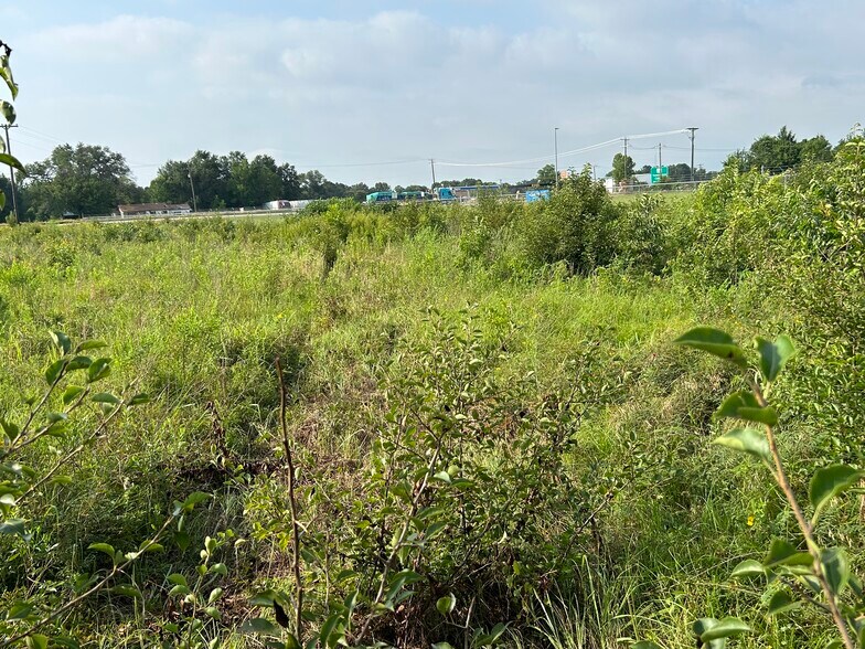 More Photos Of South US Hwy 79/84, Palestine Land For Sale