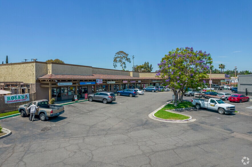 More Photos Of 1075-1079 S Mission Rd, Fallbrook Unknown For Lease