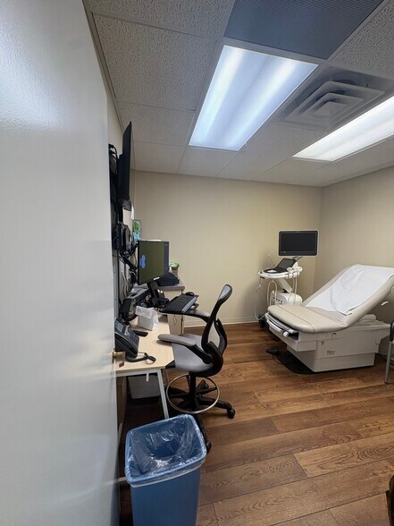 More Photos Of 5714-5724 Signal Hill Ct, Milford Medical For Sale