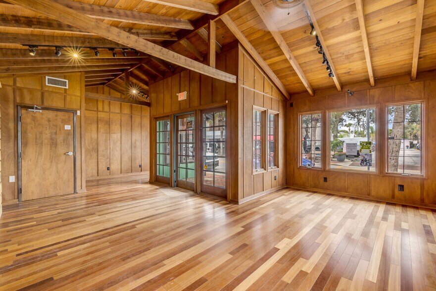 More Photos Of 304 Flagler Ave, New Smyrna Beach Storefront For Sale