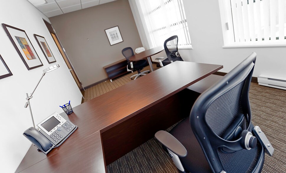 More Photos Of 2572 Boul Daniel Johnson, Laval Coworking Space