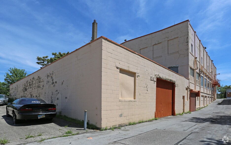 More Photos Of 654-660 E McMillan St, Cincinnati Warehouse For Lease