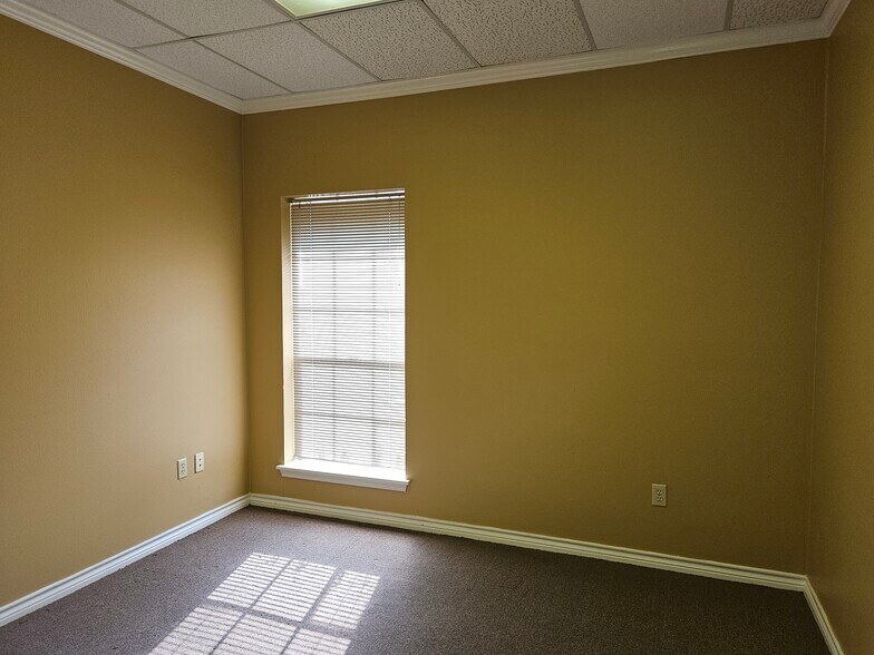 More Photos Of 14741 Pebble Bend Dr, Houston Loft Creative Space For Lease