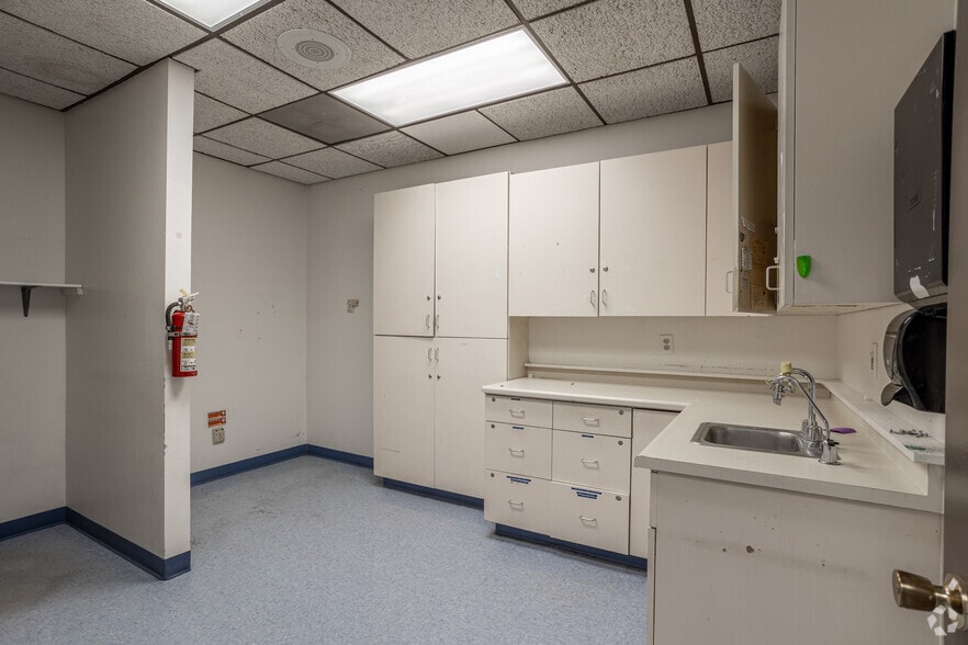 More Photos Of 321 Hobson Way, Blythe Medical For Lease