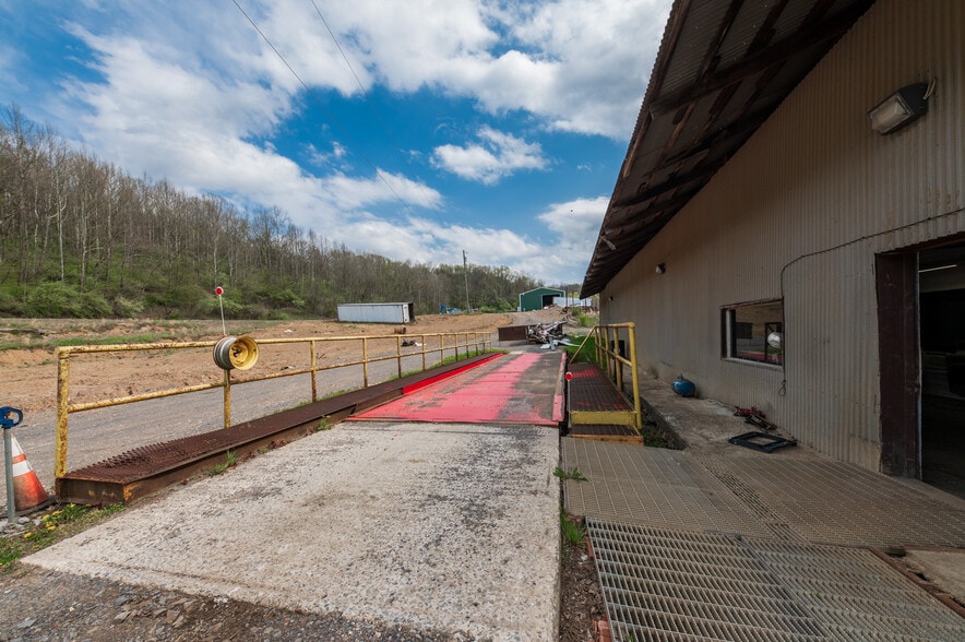 More Photos Of 708 Hawk hwy, Lost Creek Warehouse For Sale