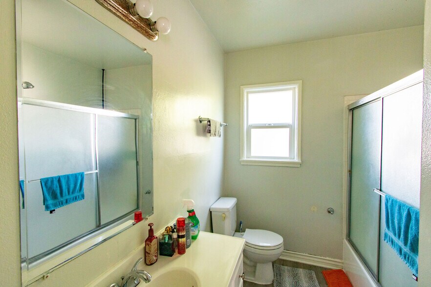 More Photos Of 201-207 S Kenmore Ave, Los Angeles Apartments For Sale