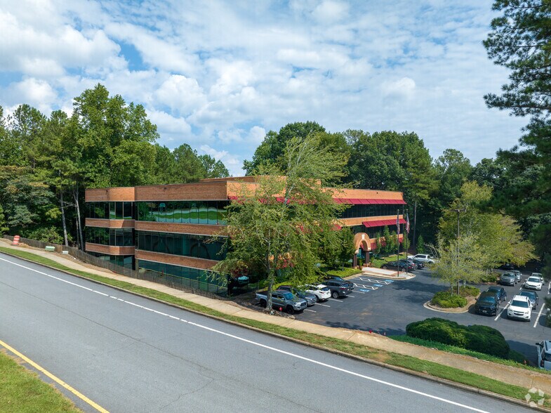 More Photos Of 9755 Dogwood Rd, Roswell Office For Lease