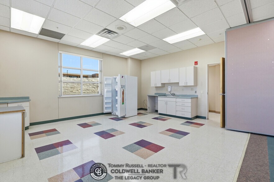 More Photos Of 733 Landmark Dr, Casper Medical For Sale
