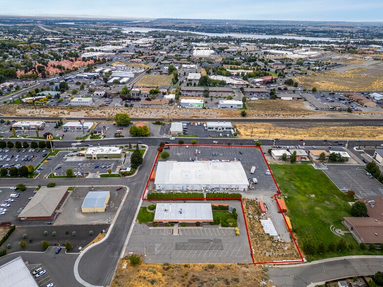 More Photos Of 7425 W Clearwater Ave, Kennewick Freestanding For Sale
