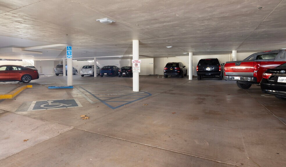 More Photos Of 21 E Victoria St, Santa Barbara Office For Lease
