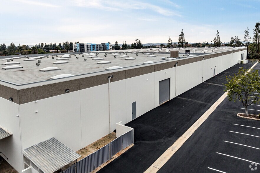 More Photos Of 611 S Palmetto Ave, Ontario Warehouse For Lease