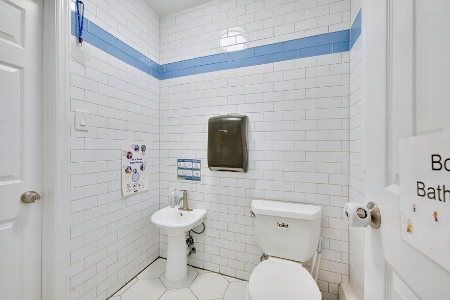 More Photos Of 55 Wyona Ave, Staten Island General Retail For Sale