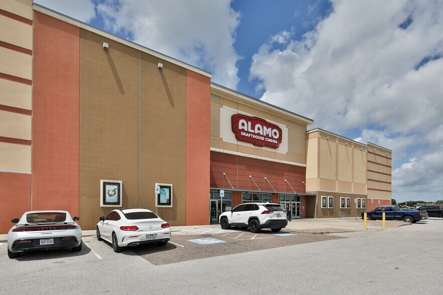 More Photos Of 7601 S Staples St, Corpus Christi Theater Concert Hall For Sale