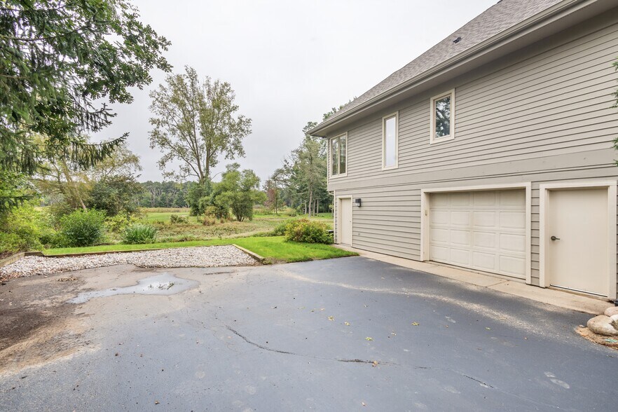 More Photos Of 3850 Glenkerry Ct, Portage Medical For Sale