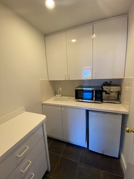 More Photos Of 600 Deer Rd, Cherry Hill Light Distribution For Sale