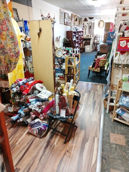 More Photos Of 264 W 6th Ave, Junction City Storefront For Sale