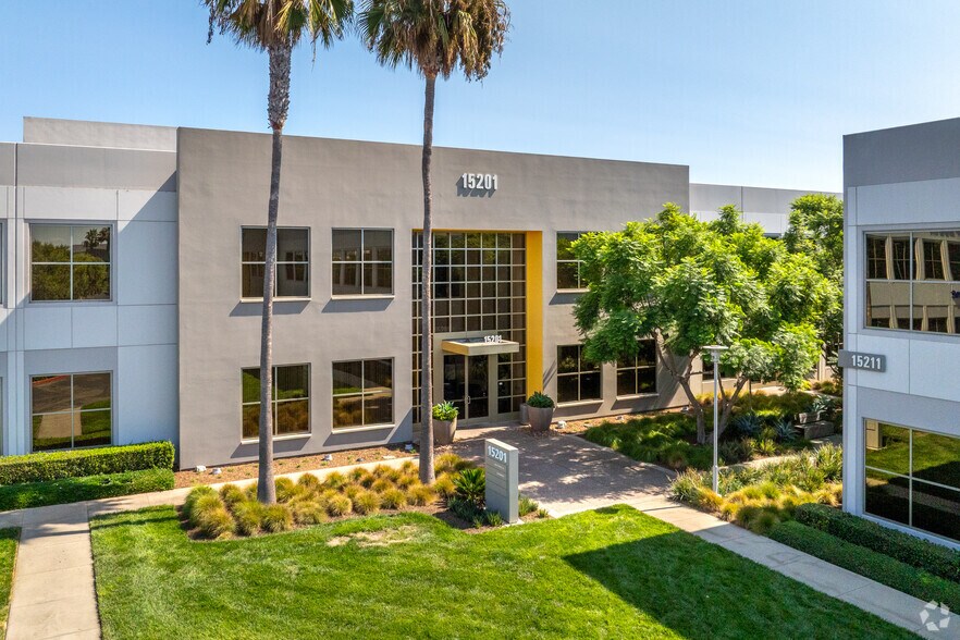 More Photos Of 15201 Laguna Canyon Rd, Irvine Office For Lease
