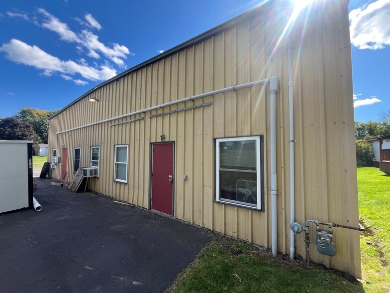 More Photos Of 162 Elm st, Champlain Flex For Sale