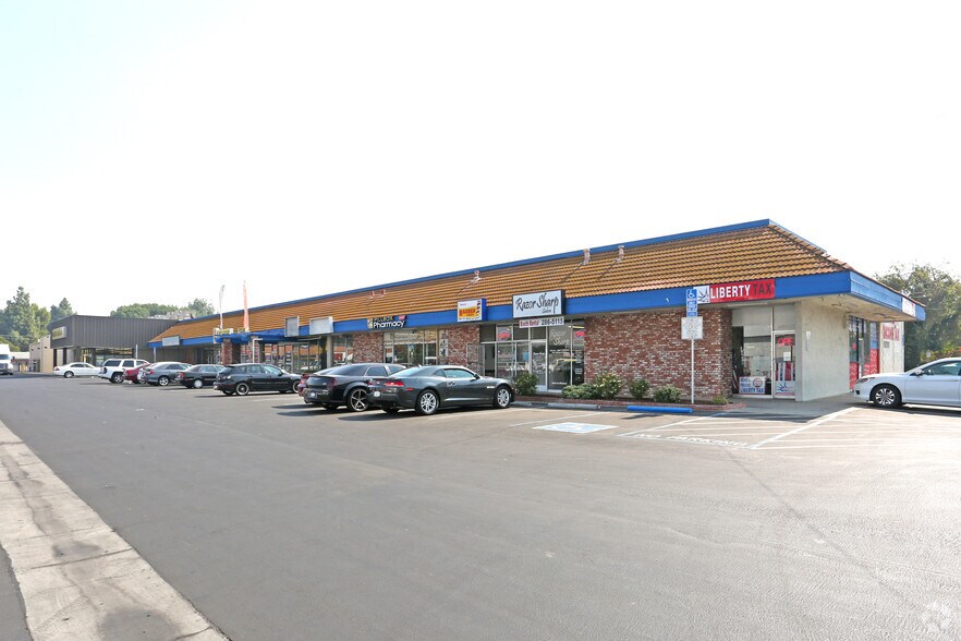 Primary Photo Of 2602-2626 Ashlan St, Fresno Unknown For Lease