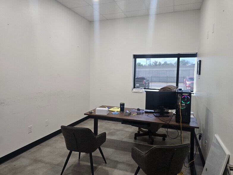 More Photos Of 714 Highway 71 W, Bastrop Freestanding For Lease