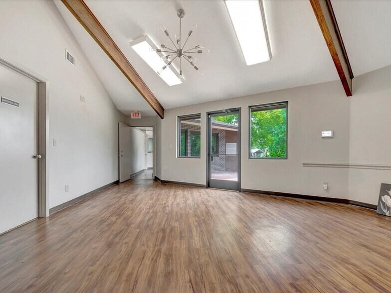 More Photos Of 202 S Temple Dr, Diboll Flex For Lease