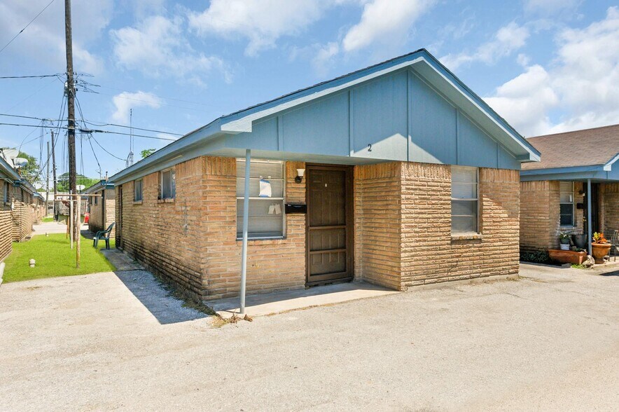 More Photos Of 5716 Pickfair St, Houston Apartments For Sale