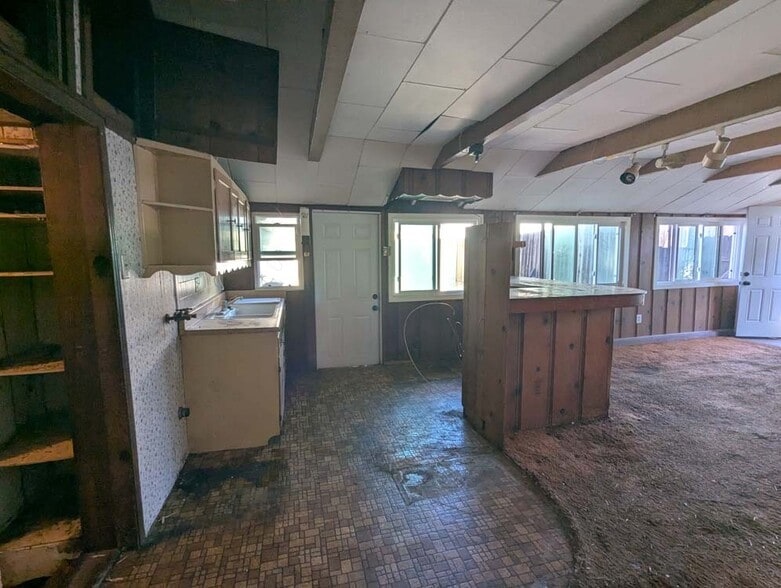 More Photos Of 702 Vesta St, Inglewood Manufacturing For Sale