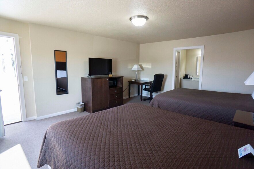 More Photos Of 1208 Oklahoma Ave, Woodward Hotel For Sale