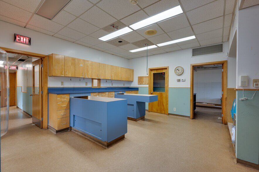 More Photos Of 154 Sturbridge Rd, Charlton Veterinarian Kennel For Lease