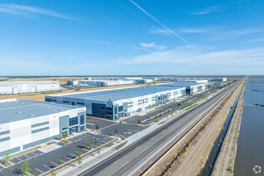More Photos Of 7425 Lone Tree Rd, Sacramento Distribution For Lease
