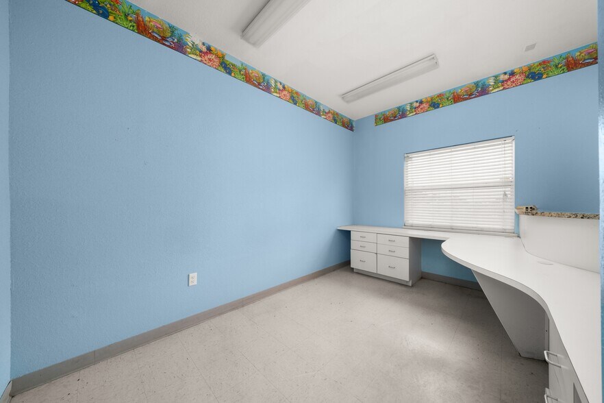 More Photos Of 401 W Interlake Blvd, Lake Placid Office For Sale