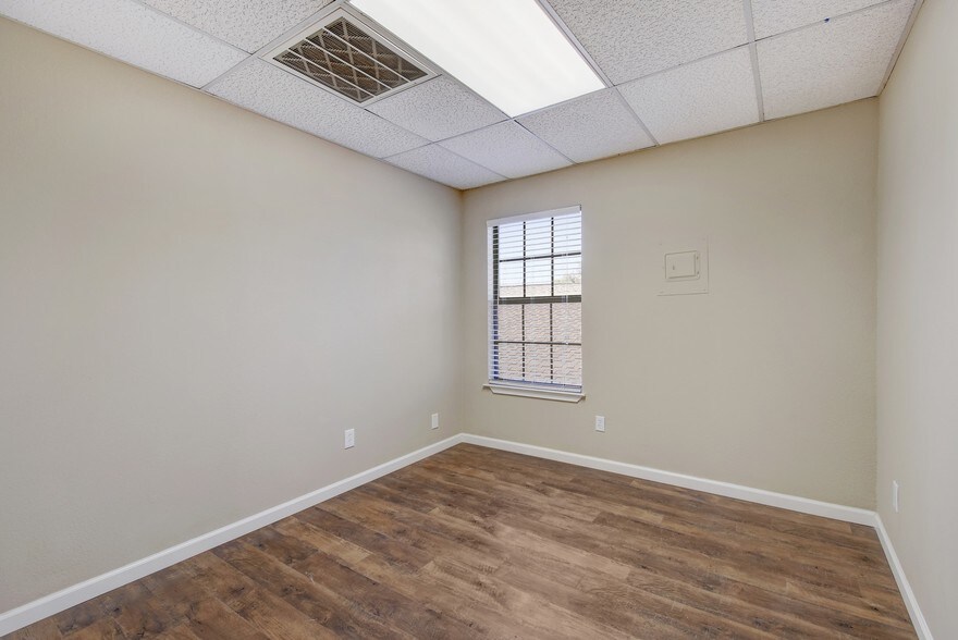More Photos Of 13740 N Highway 183, Austin Office For Sale