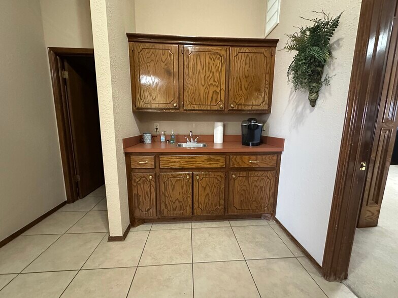 More Photos Of 9300 S Pennsylvania Ave, Oklahoma City Office Residential For Lease
