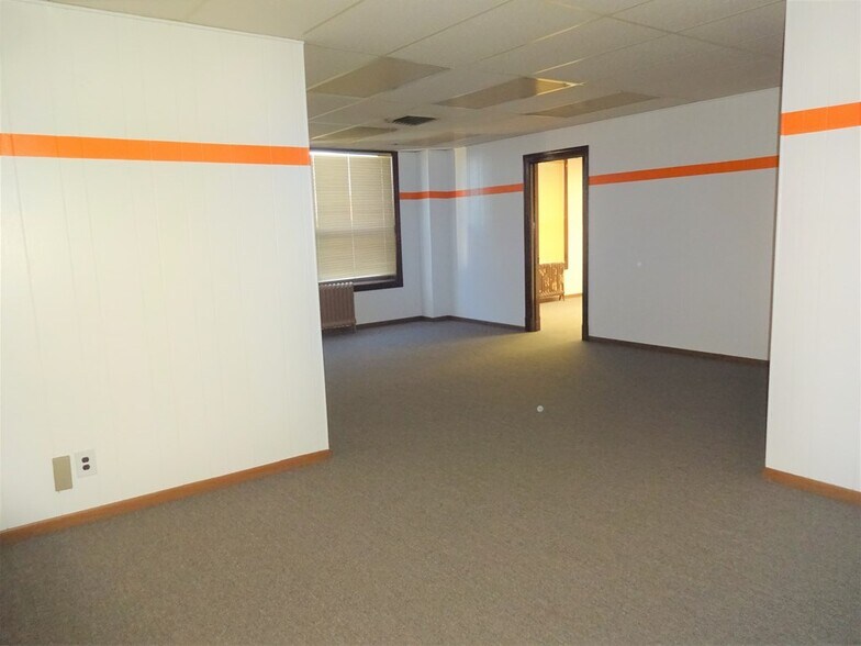 More Photos Of 201 N Penn Ave, Independence Office For Sale