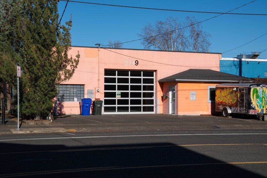 More Photos Of 2319 NE Glisan St, Portland Auto Dealership For Sale
