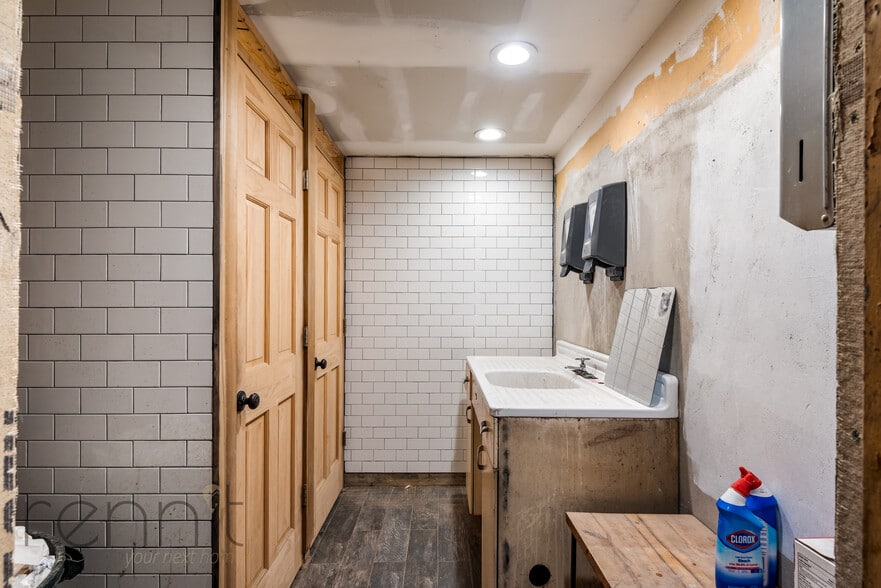 More Photos Of 5606 Cooper Ave, Glendale Warehouse For Lease